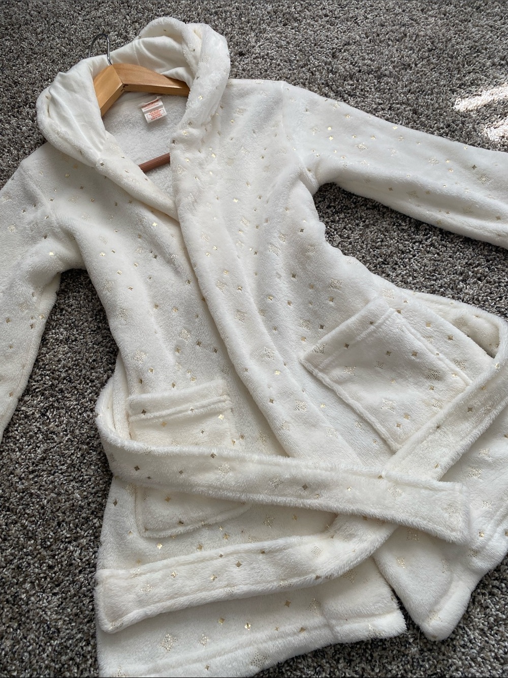 Cat & Jack Cream/White Plush Hooded Kids Robe with Gold Star Accents